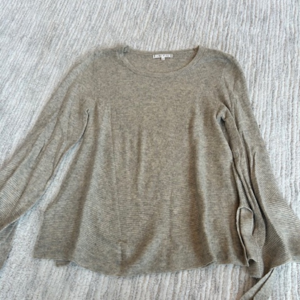 Willow & Clay beige sweater size medium